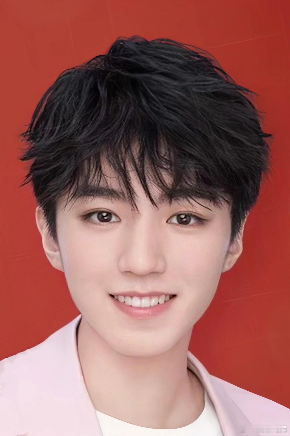 没见过比他还会标准露齿笑的 ​​​