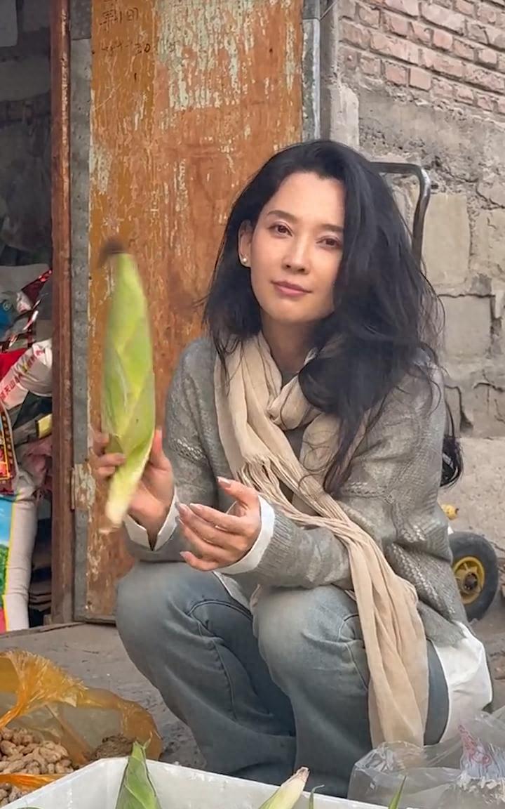 最近娱乐圈又热闹了！汪峰女友李巧回老家的视频刷屏了，大家都在猜他们是不是分手了。