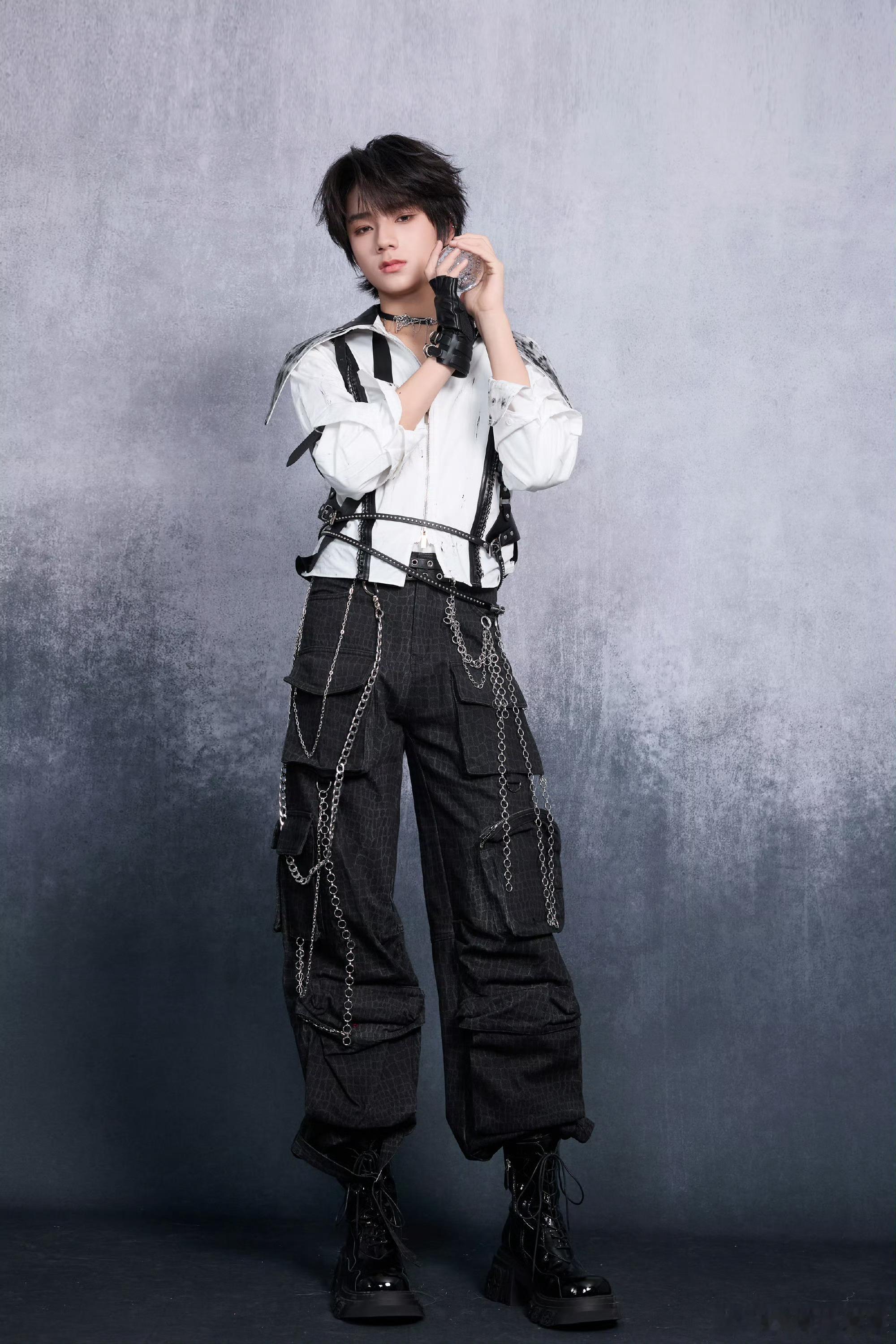 TF四代荣耀之战演唱会造型出图王橹杰 张桂源 杨博文 陈奕恒 左奇函 陈浚铭 张