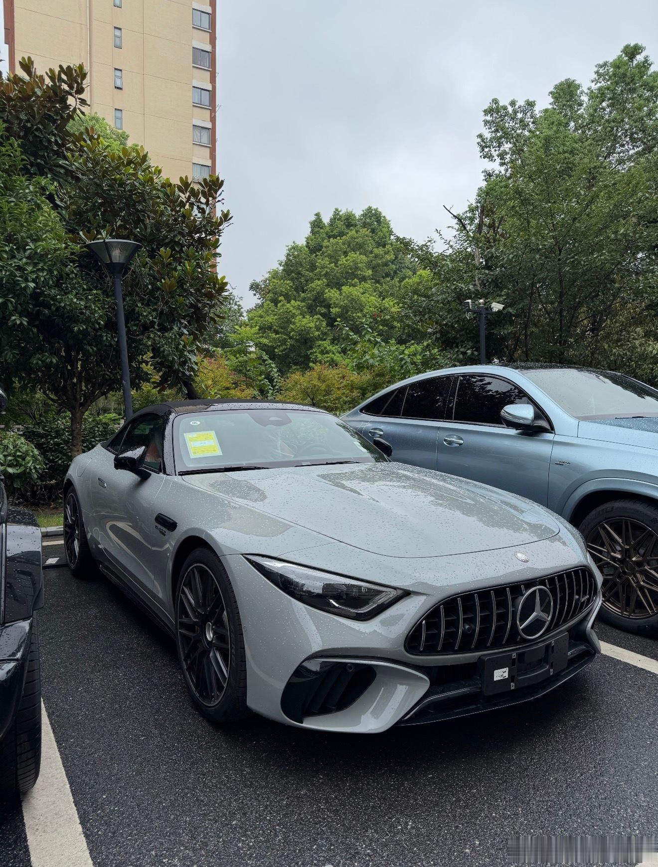 奔驰SL63 AMG 远峰灰 红内饰 指导价1999800元配置总价 21319