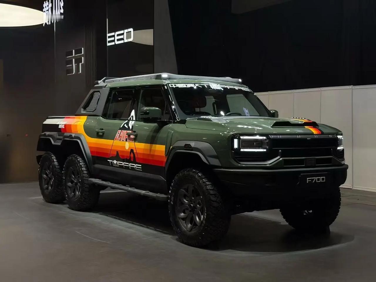 🚗 外观第一眼看着挺顺眼，方方正正的硬派造型，线条很直，没有多余的花活，属于耐