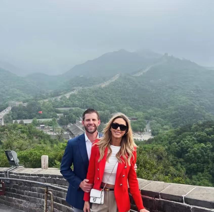 特朗普儿媳妇发布打卡长城照！

不到长城非好汉，这一句话让国内外的游客去了北京，