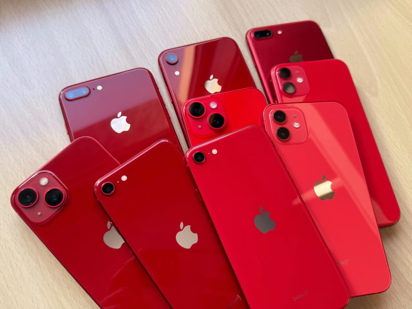 iphone18主打色据称是深红色的过往也出过几次红色，但是都是比较鲜艳比较亮的