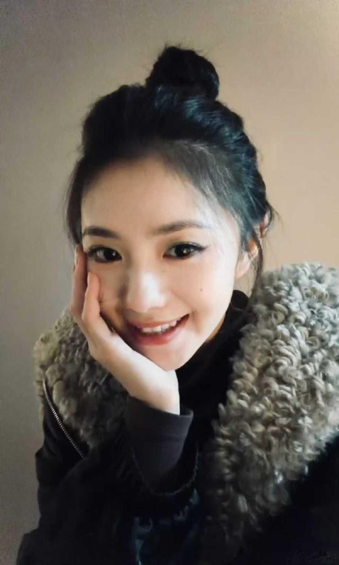 刘浩存刘浩存爱心丸子头  好美的脸好可爱的丸子头 