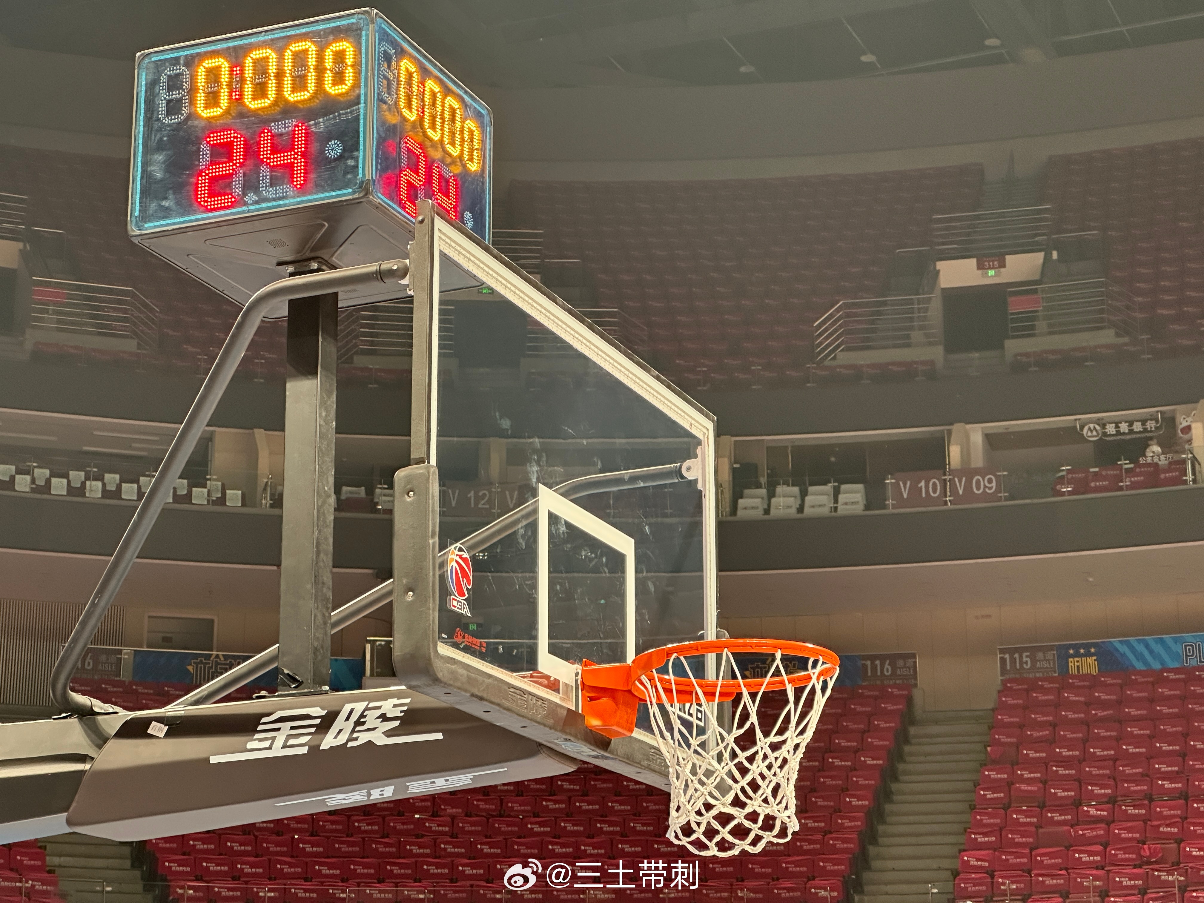 北京男篮vs广州男篮唉……伤情最新情况，许导所说，赵睿拉伤是新伤，可能需要两周时