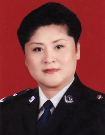 1996年，一个身绑一圈炸药的歹徒闯进郑州国棉五厂幼儿园，劫持了28名孩子索要5