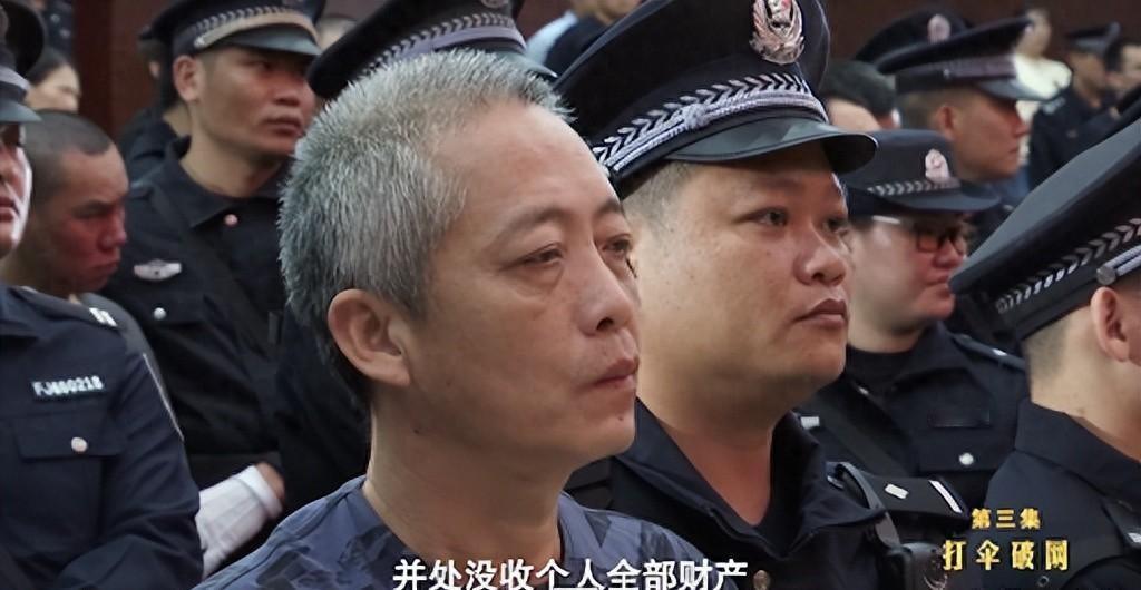 海南“土皇帝”黄鸿发横行海南近三十年，落网后牵出一百零九名官员一同被查
1988