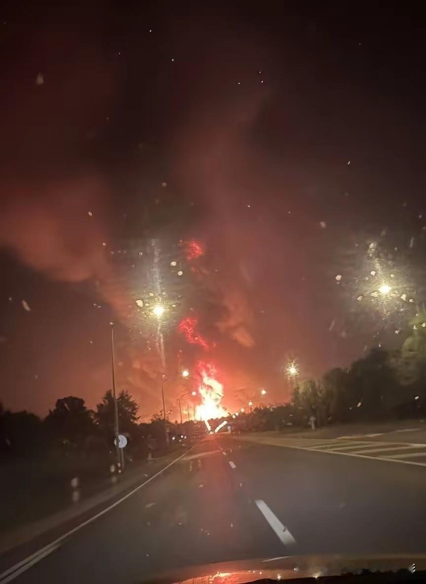 泰柬边境冲突：旧账叠加内忧，停火难消根源
       泰柬边境冲突的核心原因，