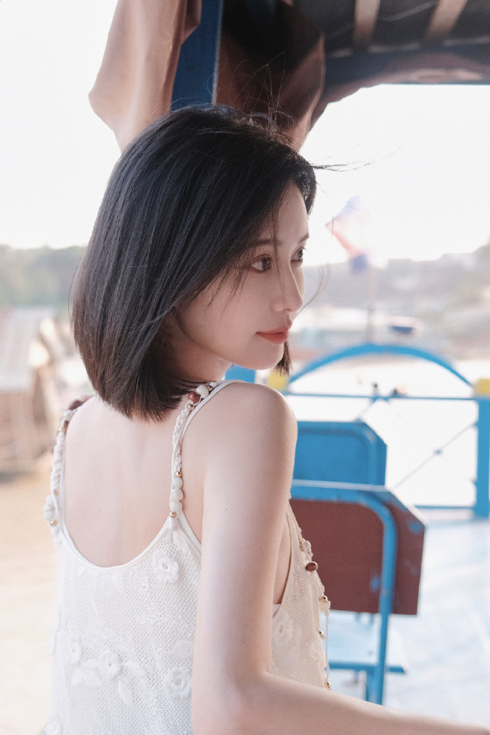 孟子义戏里登基戏外登顶《百花杀》《将门毒后》接连流出孟子义登基路透，古装仪态大气