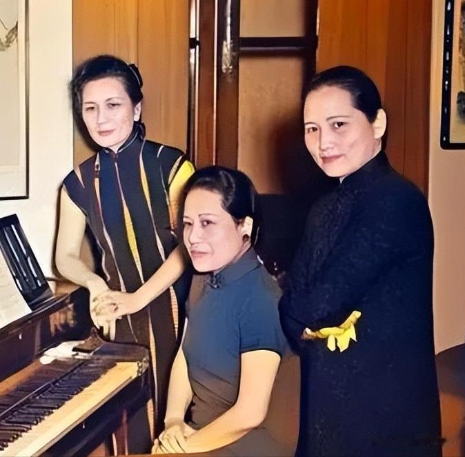 可能是最有名的三姐妹了吧？
你怎么看 ？

      