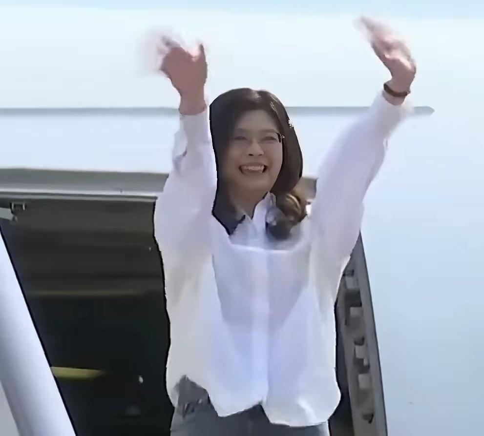 郑丽文带回台湾的十项实惠完全没有机会落地，岛内同胞只能看着大陆给的实惠而兴叹。