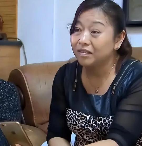 身家不菲的湖南女老板郭漫红，被熟人骗到偏僻处，推进了三米多深、漆黑冰冷的地下排污