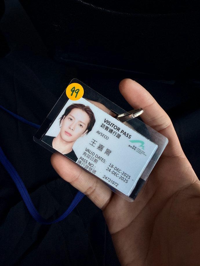 证件照都如此帅气。