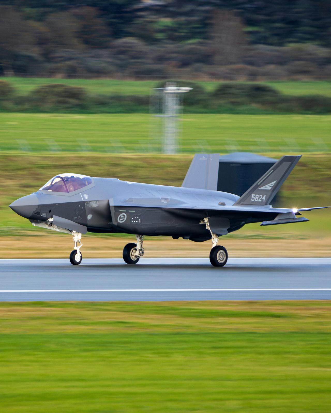 9月17日，一名芬兰F-35飞行员在挪威厄兰空军基地，首次驾驶挪威皇家空军的F-