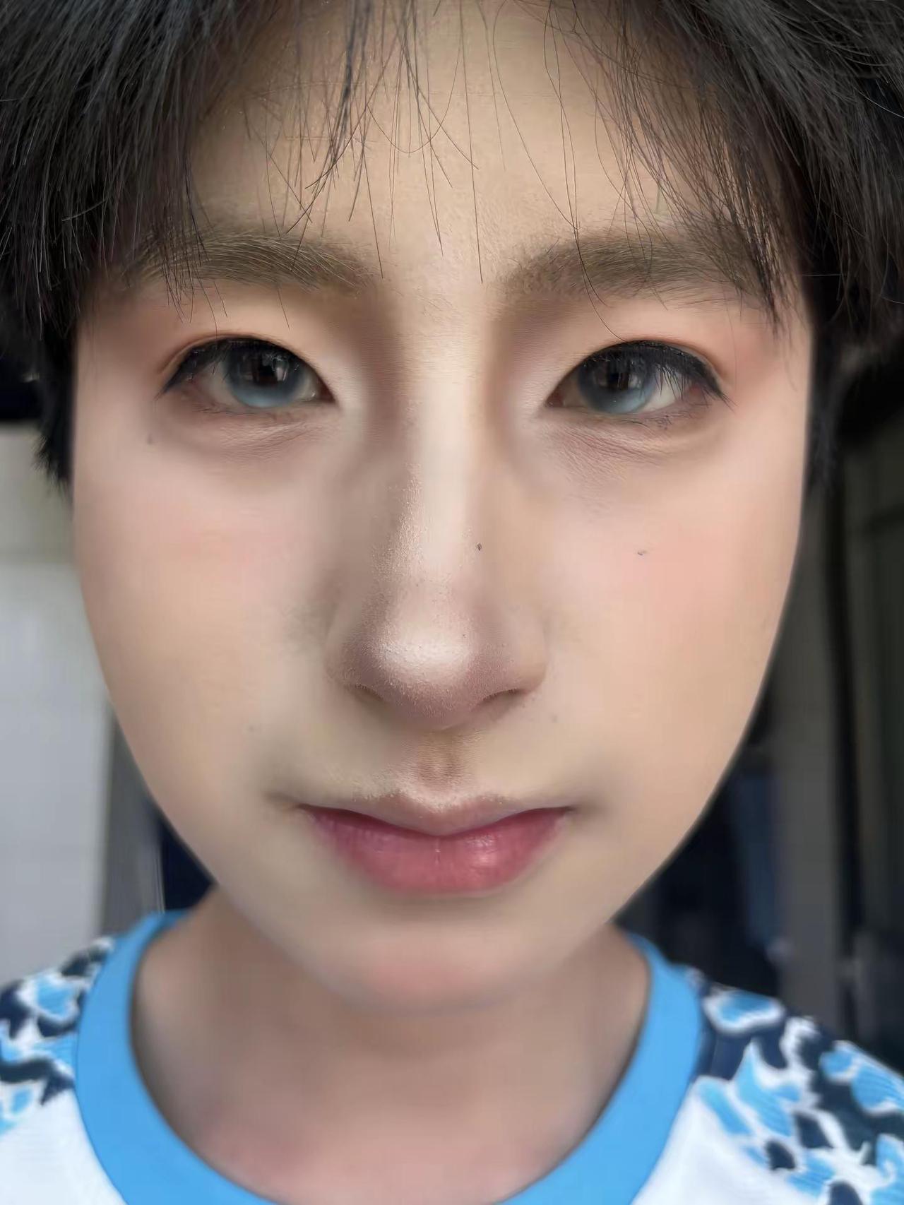 看看大家后置自然光下的妆容