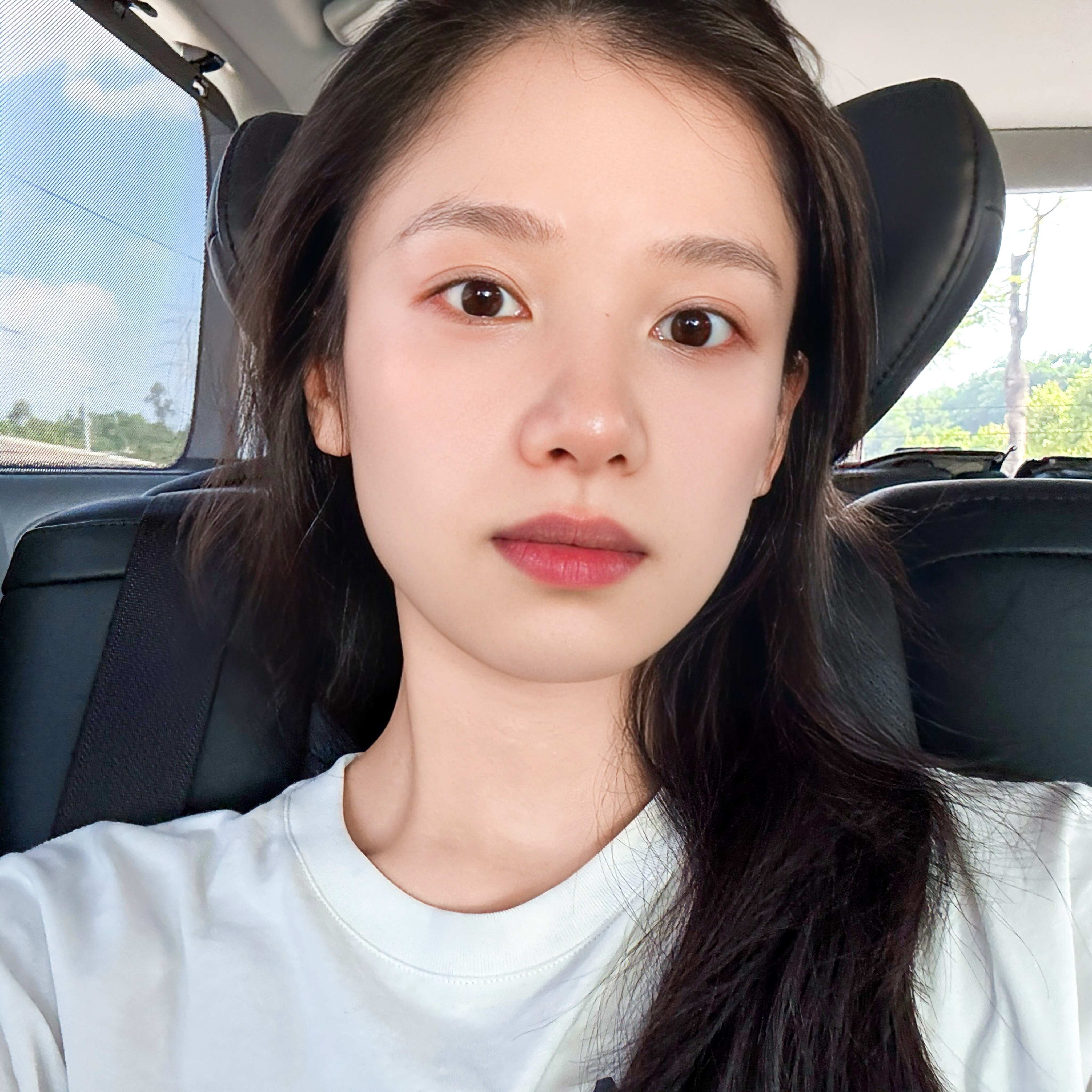 张婧仪 