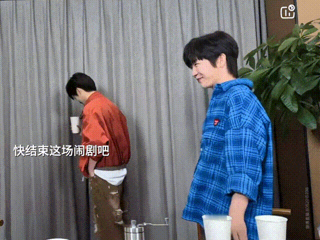 牛在在梓渝演我和我闺蜜对视 谁没在牛在在和梓渝的对视里看到自己和闺蜜啊？梓渝拼命