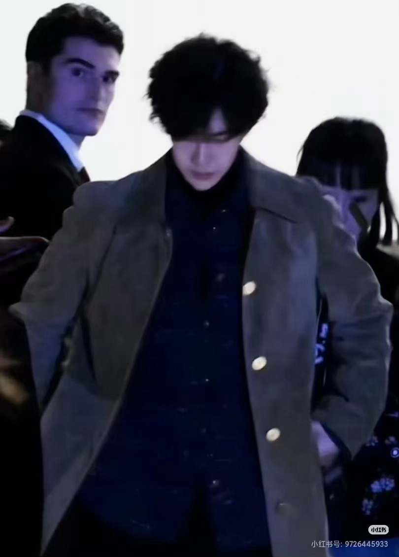 王一博秀场抓拍bjd… 