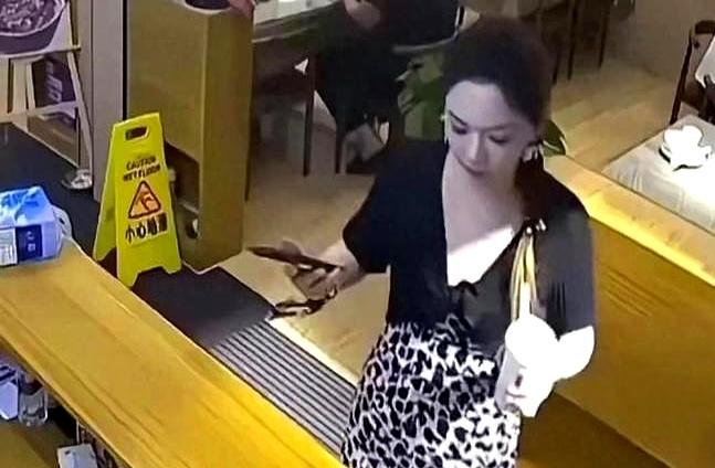 “人不要脸，天下无敌！” 云南丽江，女子一行12人到饭店就餐，结账时一共 896