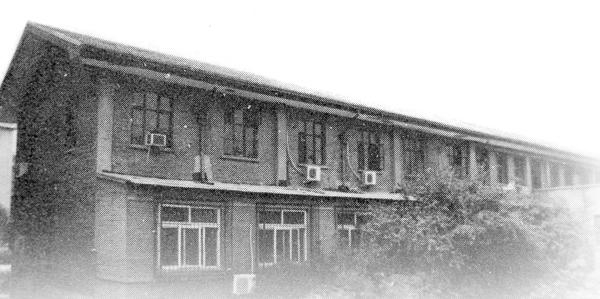 1956年5月26日，周恩来代表中共中央宣布发展中国导弹武器的决定，要集中仅有的