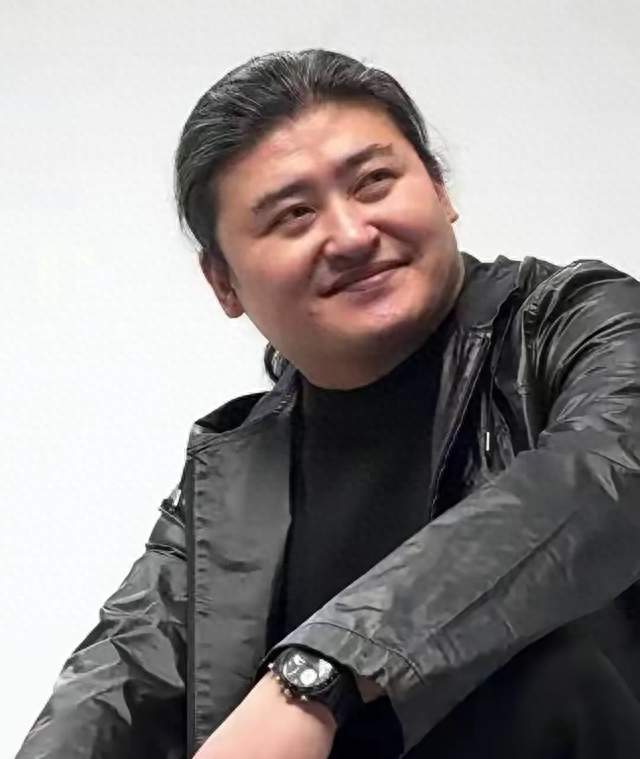 63岁刘欢受骨病折磨17年，常年病痛掏空身体
