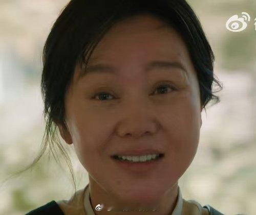 被闫妮15秒镜头治愈到了  闫妮的15秒镜头，如同一缕温暖的阳光，穿透云层，照亮