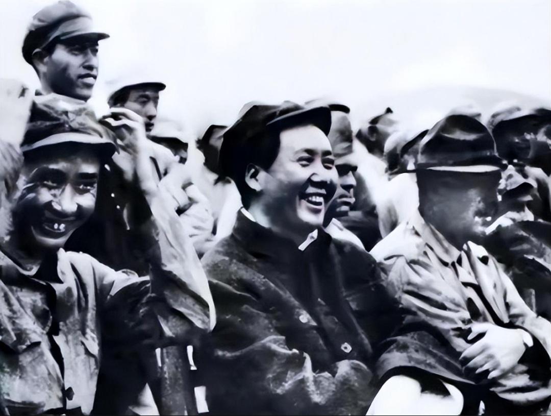 韩桂馨调到毛主席身边照顾李讷，毛主席没拿她当外人，还撮合她和李银桥的婚事。
 