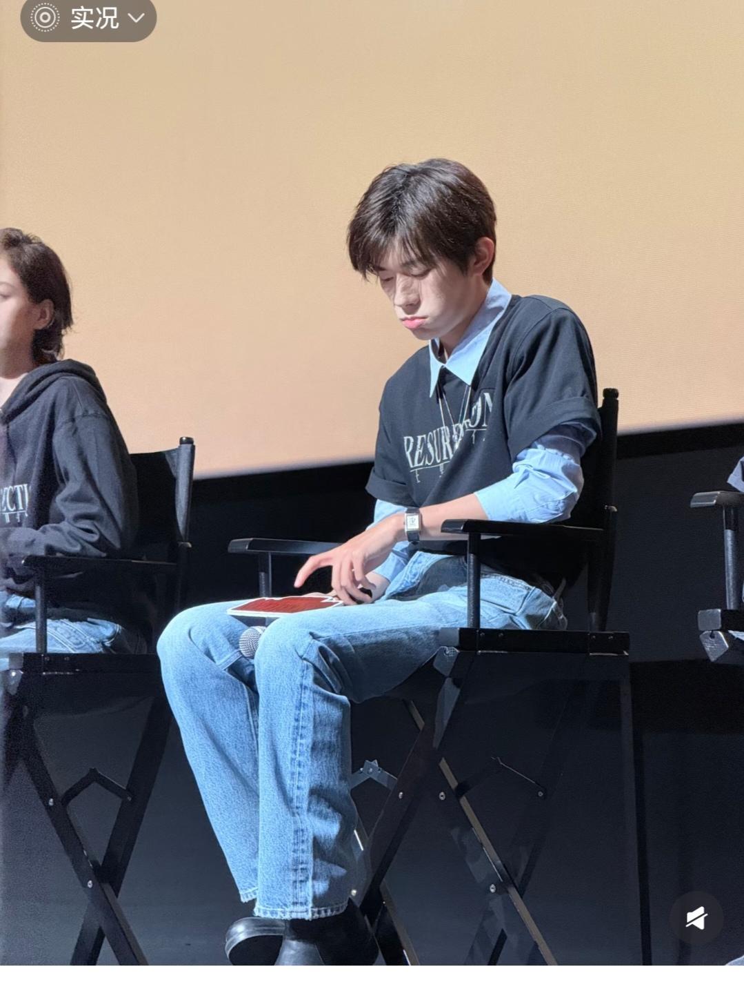 千玺，撅着嘴巴好可爱。