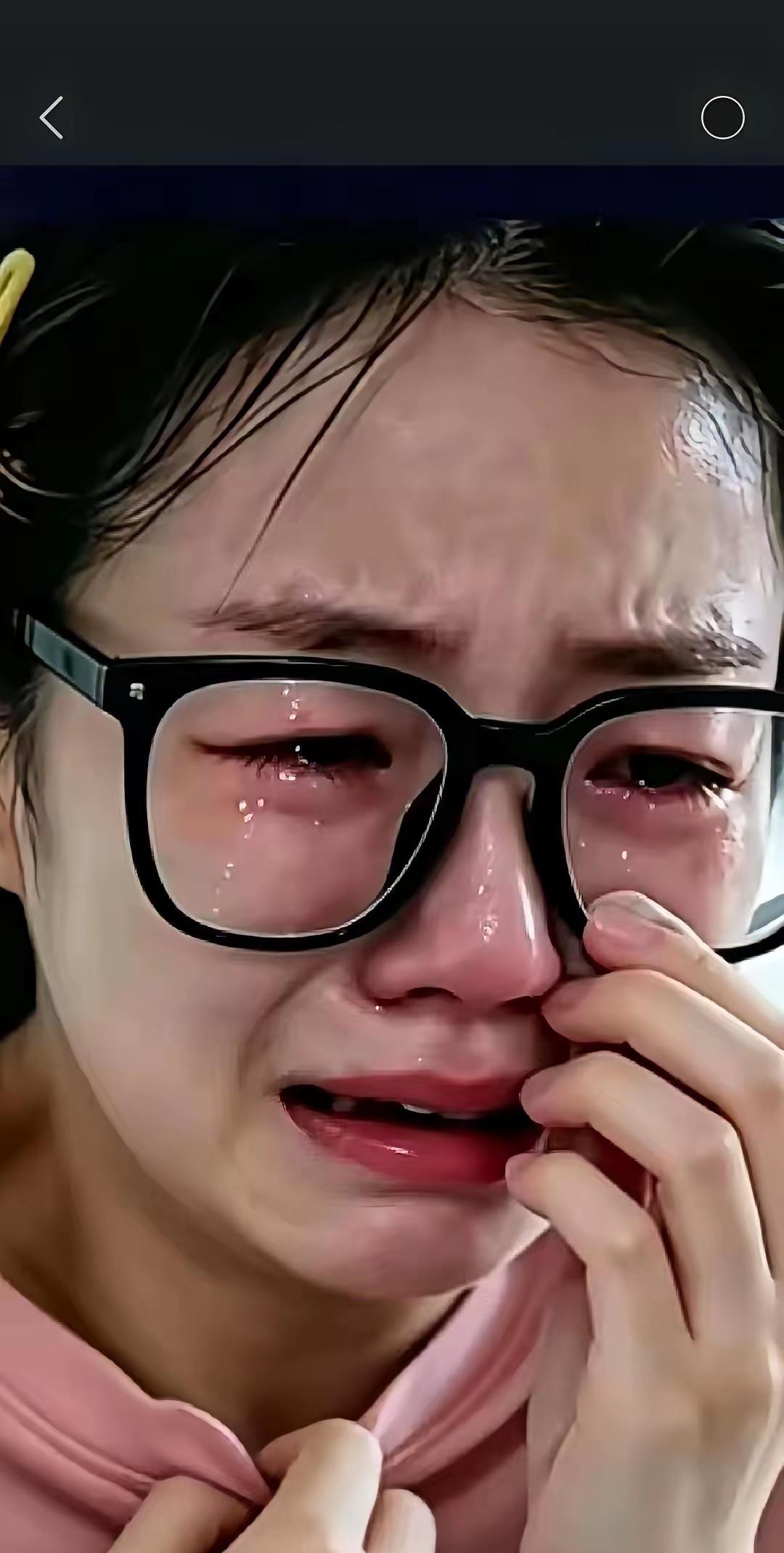 摸臀姐哭着在网上求饶了。

说留学申请被学校拒了，找工作也受影响，日常社交都出了