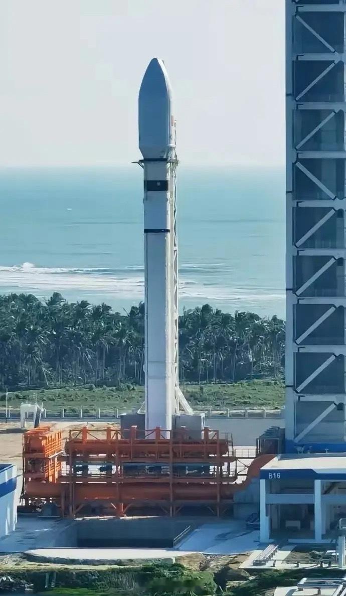 商业航天产业因长征十二甲火箭的推出迎来新的发展契机，其全产业链涵盖四大核心领域，