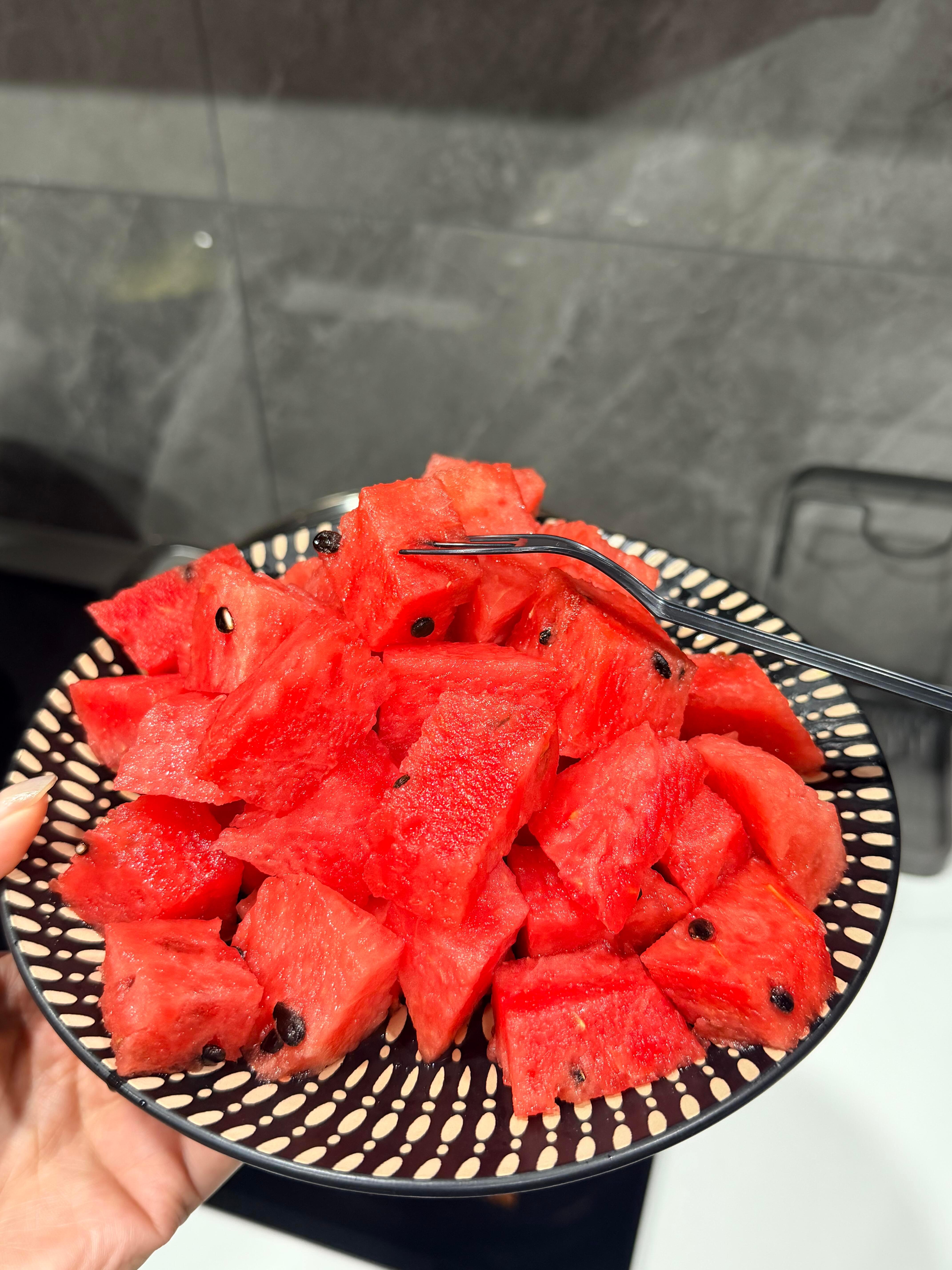 胖了就减,喜欢就买,没钱就挣,全力以赴,你会很酷,生活如此多娇,何必一地鸡毛。 