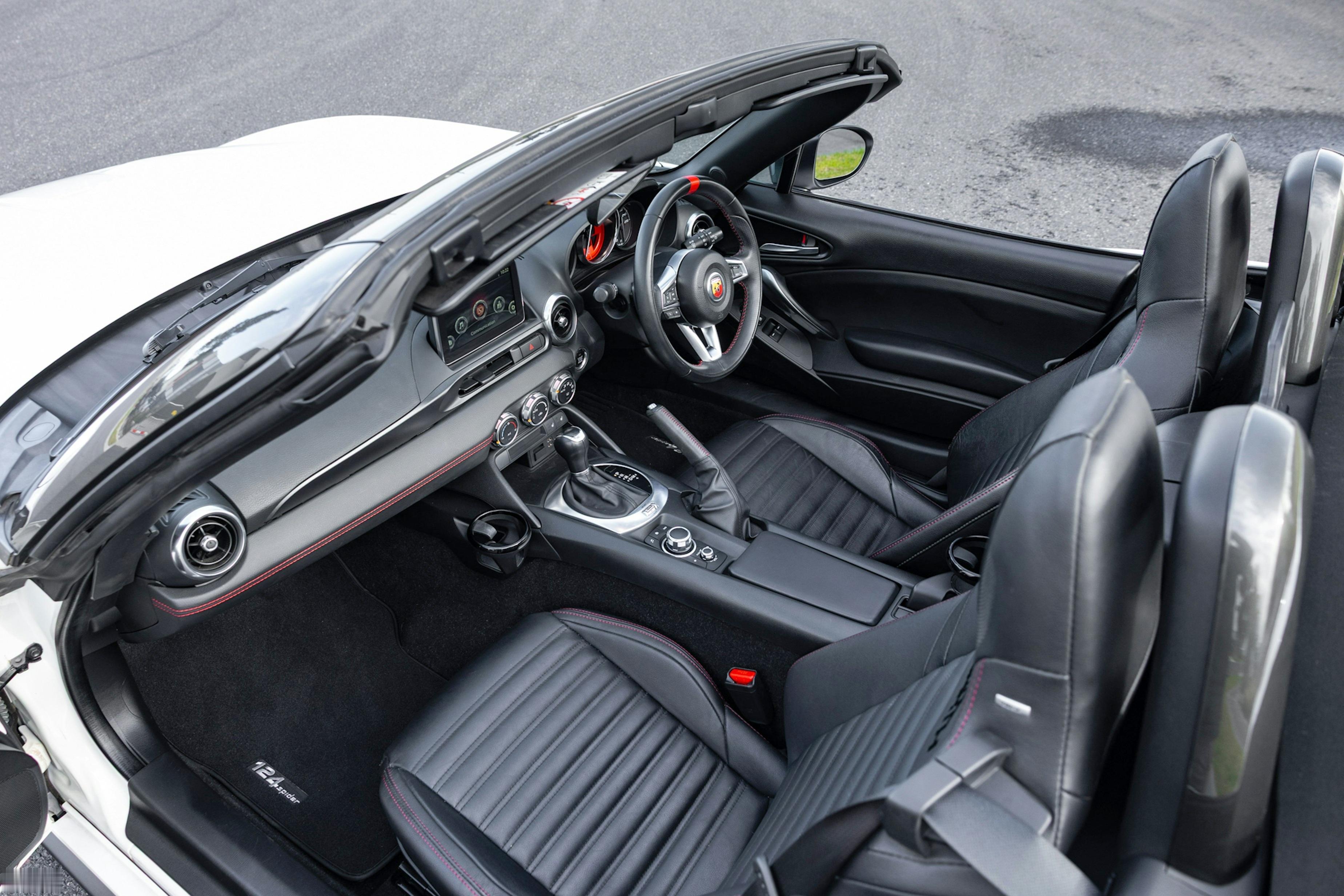 汽车视觉 2017 Abarth 124 Spider 阿巴斯丨1.4T Inl