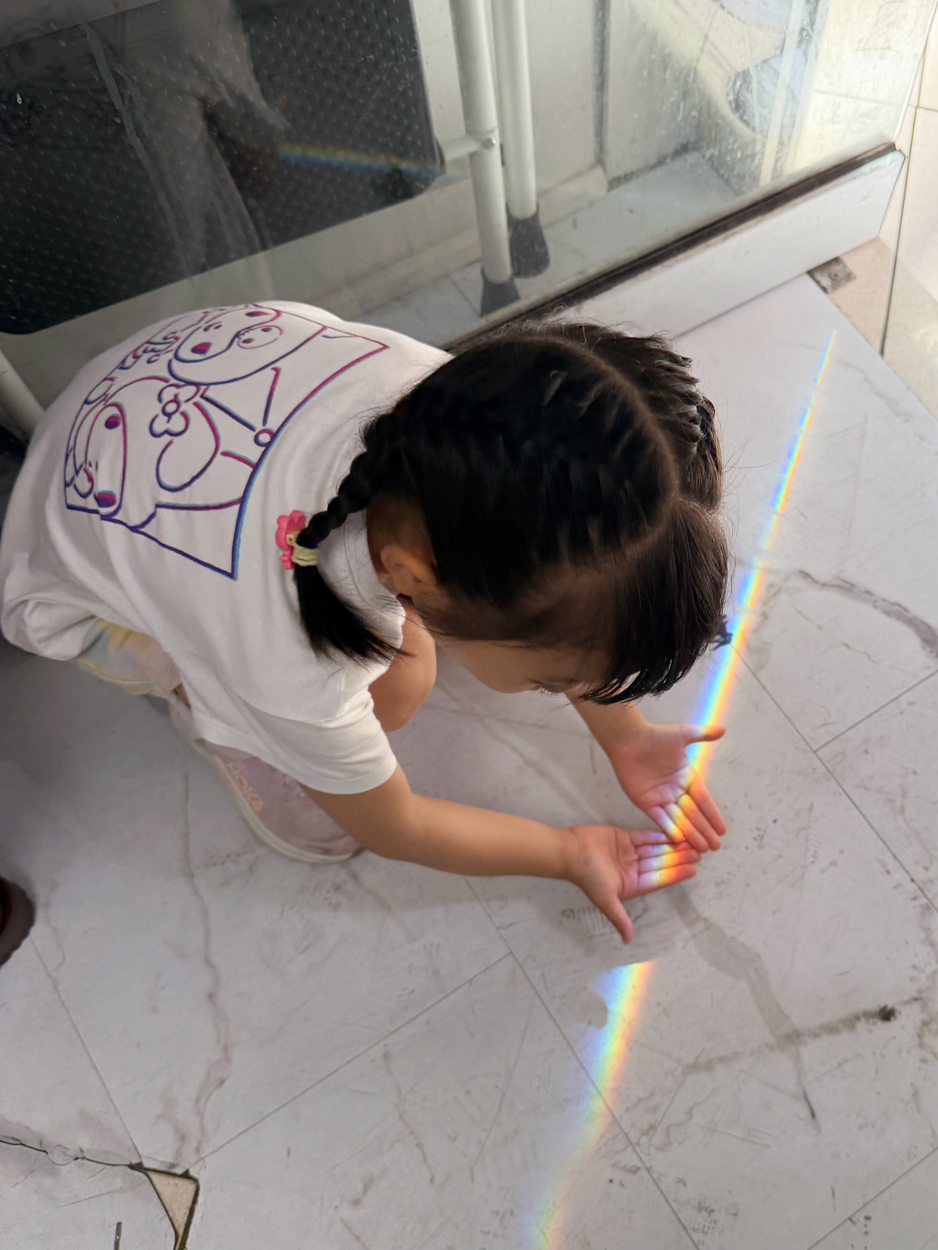 刚刚视频，芽芽说∶如果姑妈生一个小孩，那姑妈就有两个小孩。如果姑妈生两个小孩，那