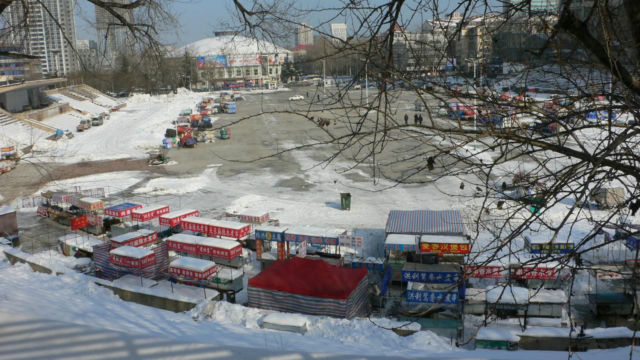 芝罘区旧影——西南河体育场夜市
