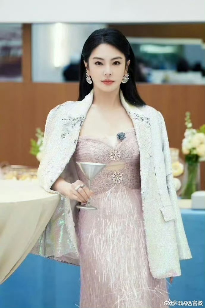 张雨绮维权成功张雨绮告黑支持姐姐维护自身权益！面对不实言论勇敢发声，用法律守住边