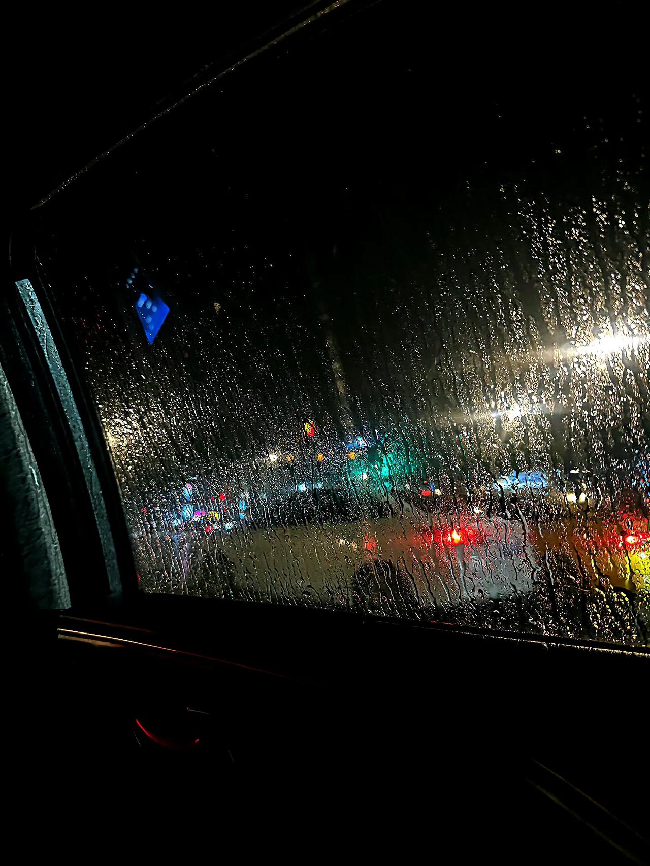 放弃一个爱的人什么感觉?我已经不再期待你联系我了，我也不再纠结你还爱不爱我，或许