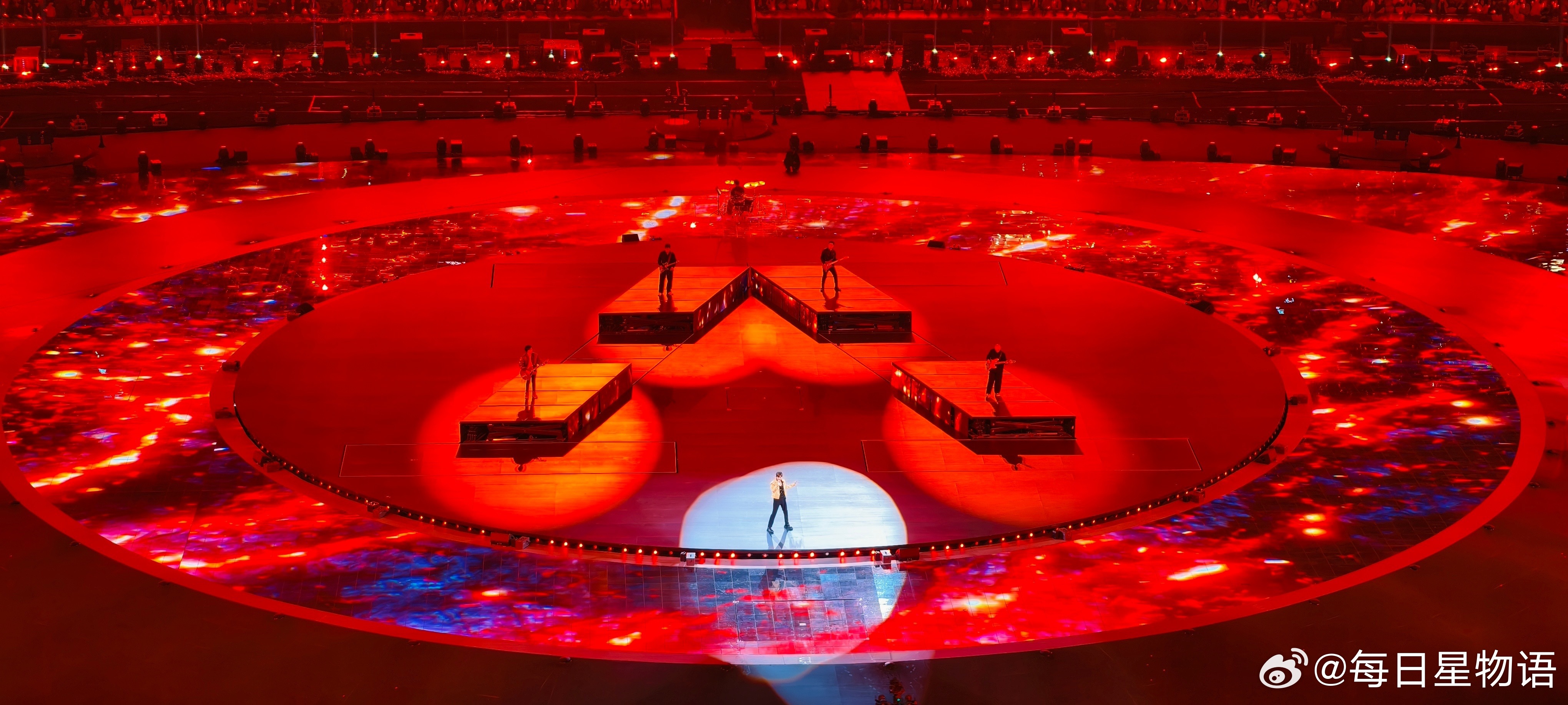 张杰鸟巢舞美太权威了 谁还没被鸟巢舞台惊艳到！科技感与大气场双在线，各类大屏打造