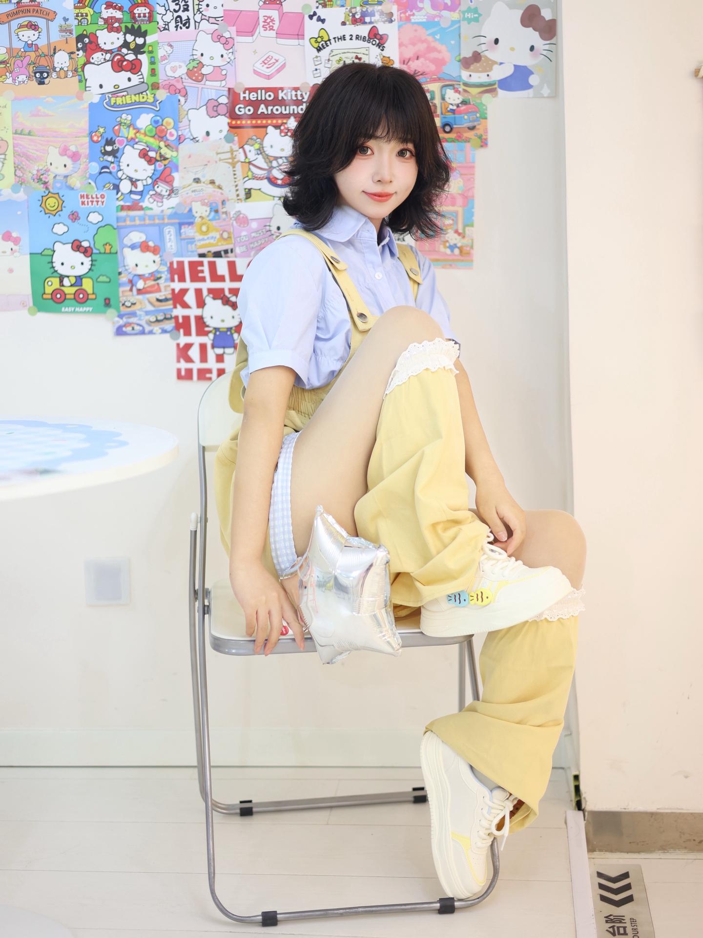 小鱼小鱼慢慢游。