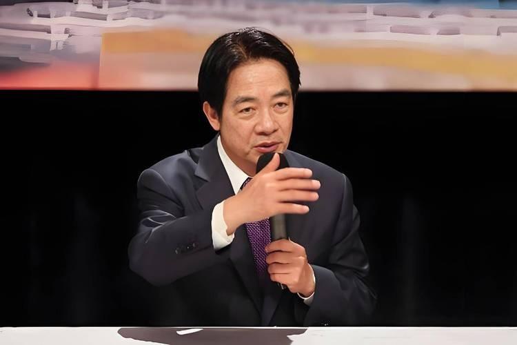 7月14日，针对台军正在展开为期五天四夜的“联合防御操演”，赖清德公开要求岛内各