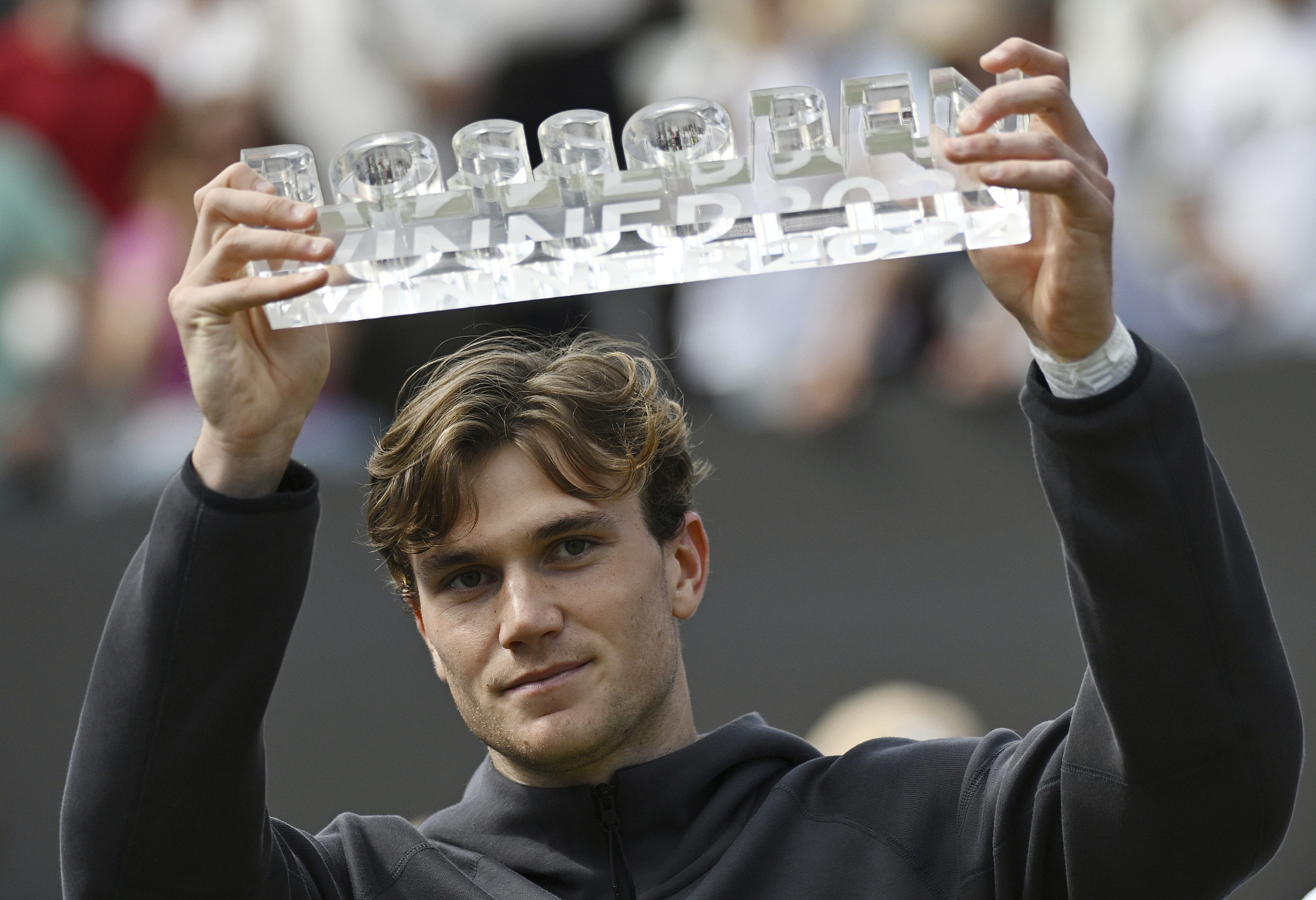 草地赛季首周四站冠军归属：ATP250斯图加特站：英国小将德雷珀以3-6/7-6