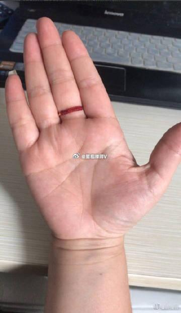 手掌整体格局很好，首先丘体饱满，红润，财运不错，通常代表着能富有，说明能够兜得住