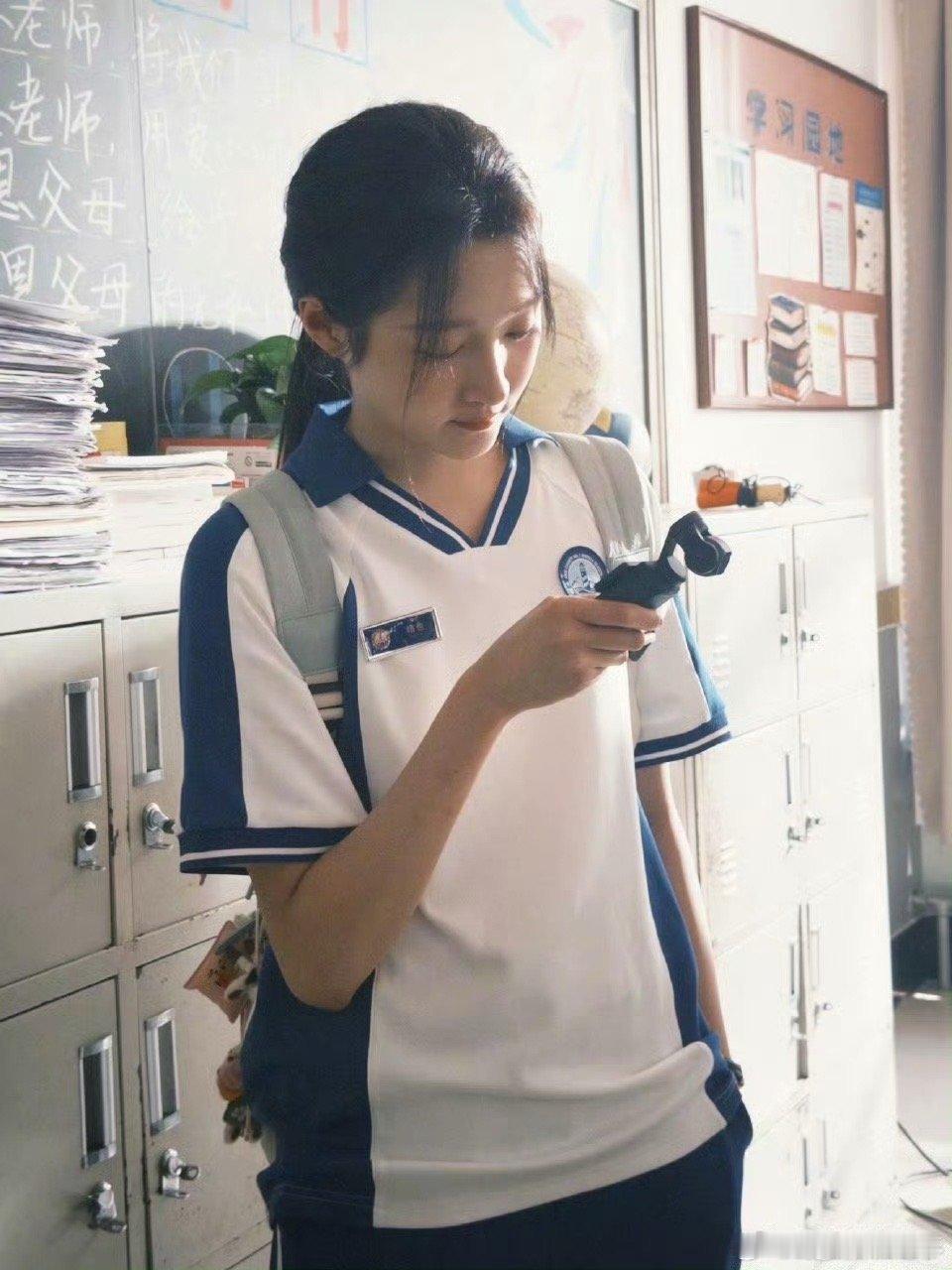 瘦下来的关晓彤演高中生简直无敌都在说瘦下来的关晓彤演高中生无敌，亲眼看到才知道所
