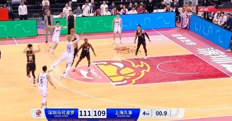 王哲林还有这一手？1月3日报道，昨晚CBA上演一场焦点大战，上海客场逆转112-