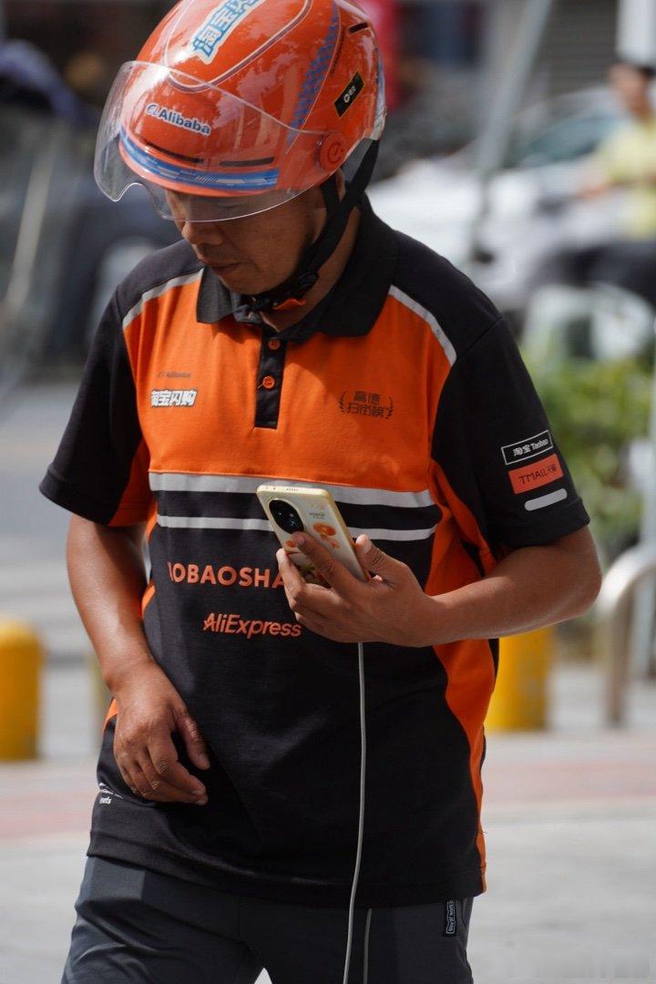 小哥的休息＝1 根烟的时间 