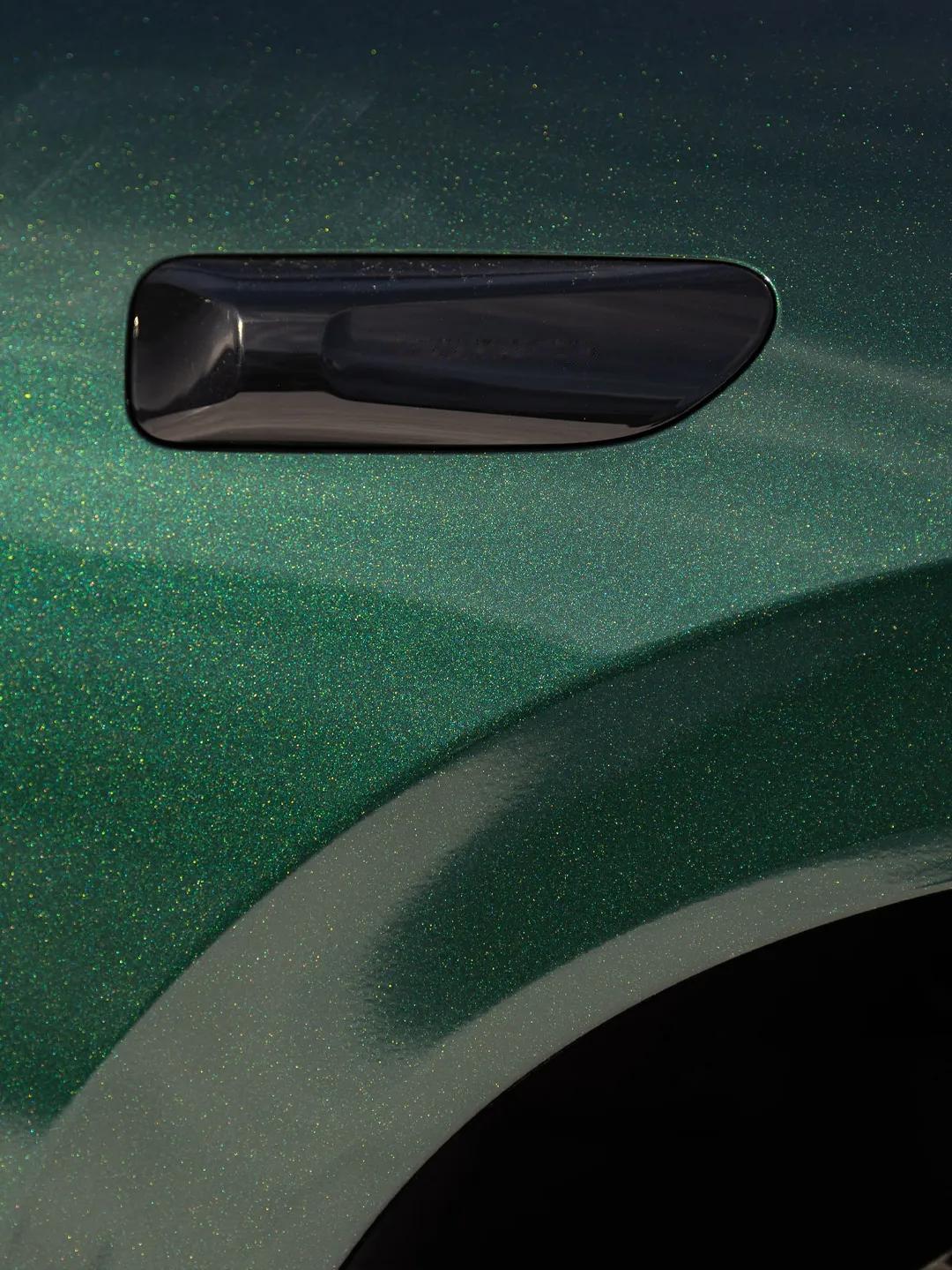 零跑在意大利正式推出了2026款C10 AWD纯电SUV。这款双电机四驱车型搭载