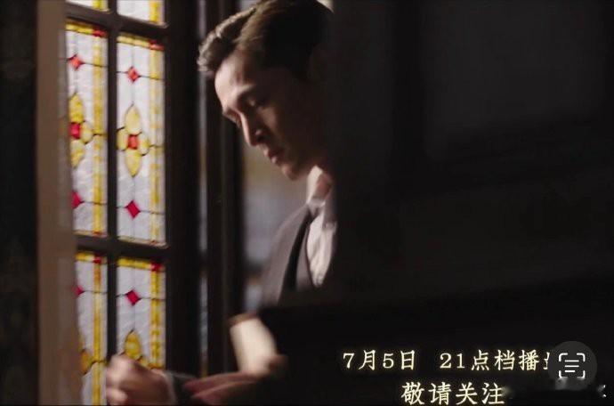 胡歌演奏国歌，那一瞬间，我不由自主地肃立，被深深触动，气场十足。 