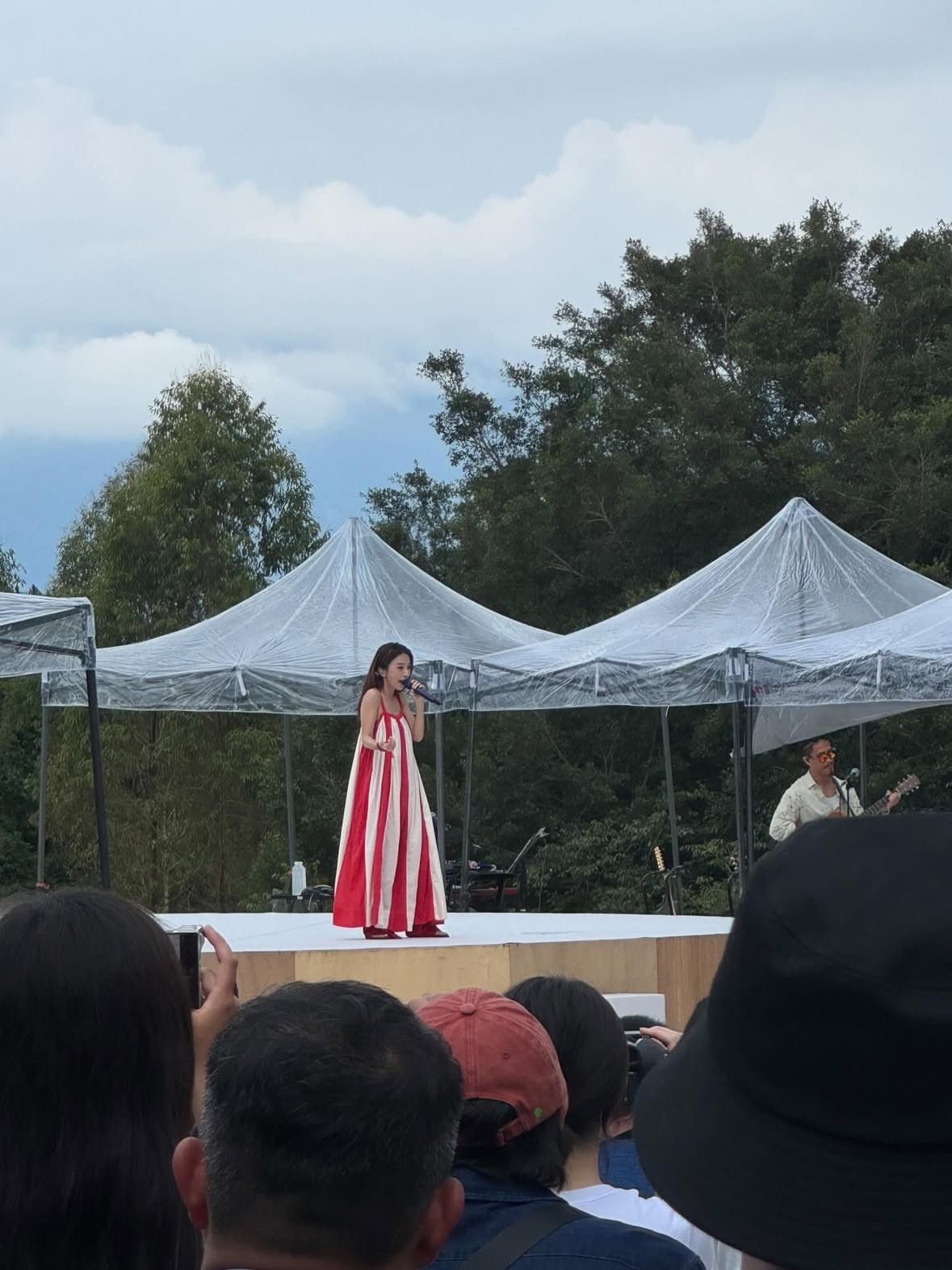 田馥甄今日服装由统一肉燥面提供 ​​​