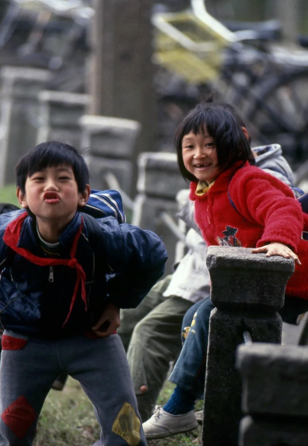 1988年的中国，藏在胶片里的慢时光
 
谁懂啊，翻到1988年的老照片，一下子