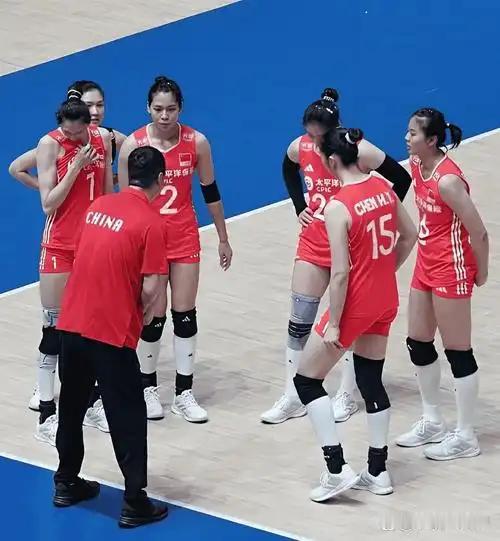 6月上旬，中国女排、江苏女排将先后同来华参加世联赛和友谊赛的塞尔维亚女排进行两场