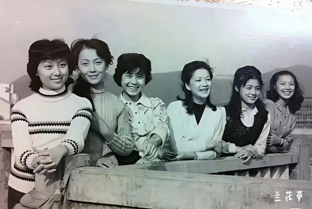 这里有一位大明星，你能找出来吗？
她是唯一演过四大名著的演员，很美，很好。
你知